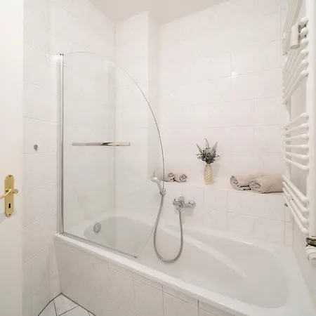 Stilvolle Augusta Iii